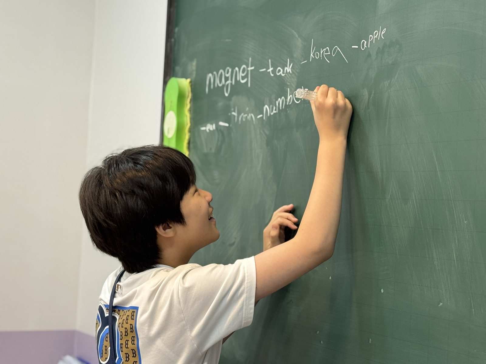 개념을 짚어주며 설명하는 선생님